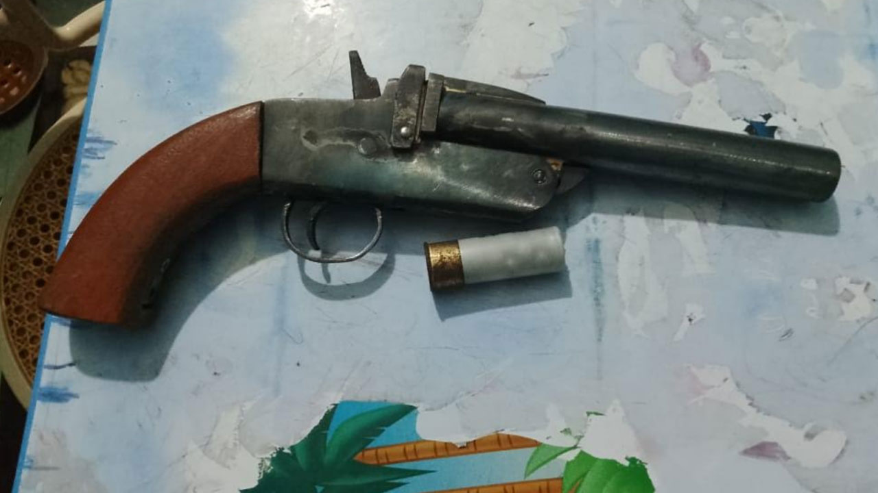 গোপালগঞ্জে বিএনপি নেতার বাসা থেকে অস্ত্র উদ্ধার